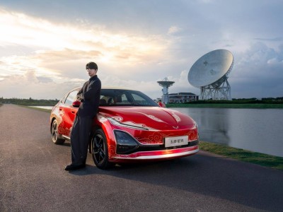 五菱星光攜手亞運冠軍推中國紅改裝車，配置升級，十一邀您進店體驗