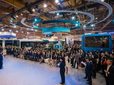 七項大獎加冕!宇通攜“綠色科技矩陣”亮相比利時車展展中國智造風采