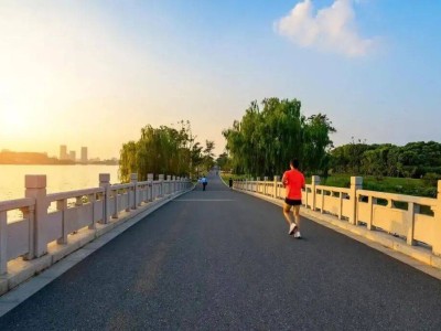 52歲林大哥十年堅持跑步:于腳步丈量中蛻變,詮釋強者真諦