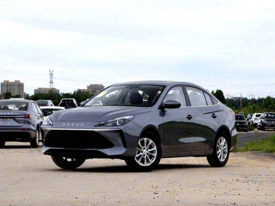 2026款榮威i5煥新登場,外觀內飾雙升級,油耗低養(yǎng)車省,性價比拉滿