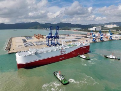 比亞迪“濟(jì)南號”中秋首航小漠港，6000余輛國產(chǎn)新能源車駛向新加坡