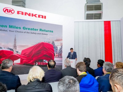 安凱客車比利時博覽會閃耀登場,“雙子星”開啟綠色智能出行新篇章