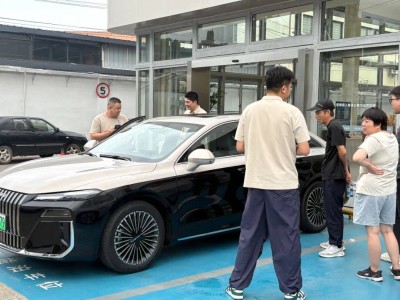 榮威M7 DMH國慶前受熱捧，長續(xù)航大空間成家庭假期出行“新寵”