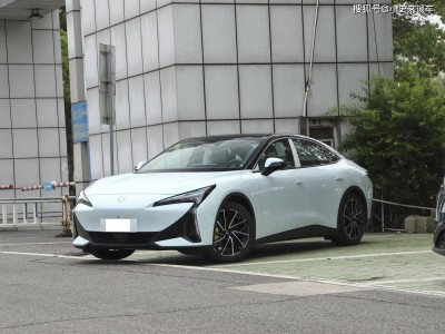 極狐阿爾法S5改款上市!13萬(wàn)內(nèi)享800V超充+3.7秒破百,2米9軸距續(xù)航超700公里