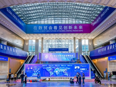 九識尚元T1無人巡檢車亮相，攜手伙伴共筑城市無人服務新藍圖