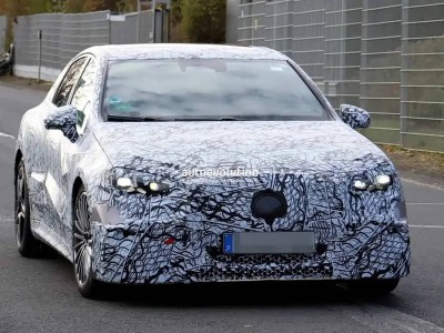 純電AMG C級諜照現身 轎跑造型亮眼 或配三電機超609馬力