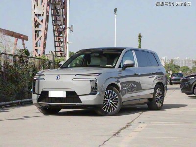 騰勢N8L十月登場!3.9秒破百+1300km續航,六座空間配無人機停機坪