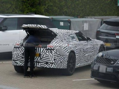 捷豹純電GT量產(chǎn)版諜照曝光,設(shè)計(jì)有創(chuàng)新但取物便利性存挑戰(zhàn)