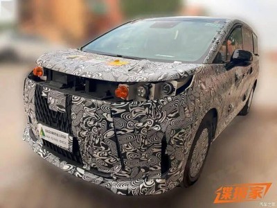 享界MPV諜照曝光!家族大燈+梯形格柵,運(yùn)動(dòng)前包圍2026年待發(fā)
