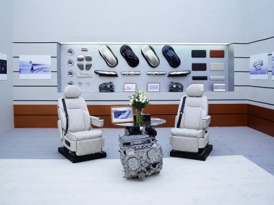 嵐圖泰山座艙首秀:AI座椅貼心服務(wù)、全景聲場與全場景供電共筑中式豪華