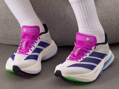 拼多多百億補(bǔ)貼發(fā)力！阿迪達(dá)斯女子運(yùn)動(dòng)跑鞋3人團(tuán)僅需493元