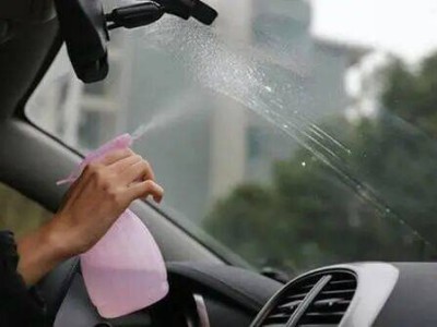 冬季車窗起霧別愁,不用暖風也有招,這些方法讓駕駛更安全