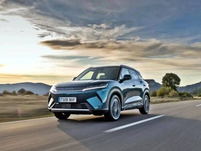 比亞迪元UP DM-i歐洲首發(fā)亮相，純電續(xù)航90公里，海外市場(chǎng)再添新選擇