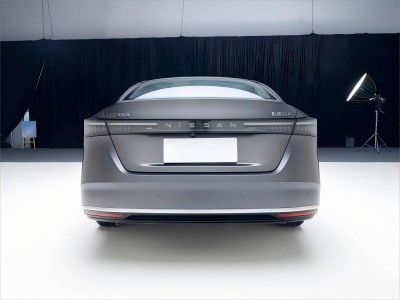 新款日產(chǎn)天籟亮相,外觀大氣內(nèi)飾配鴻蒙座艙,動力有亮點(diǎn)引期待