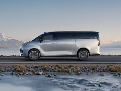 吉利銀河V900登場:AI增程領航,重塑高端MPV全場景出行新體驗