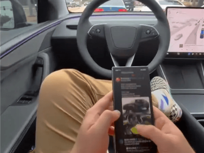 特斯拉FSD V14.2.1實測:自動駕駛下發短信,多項優化更趨“完全版”