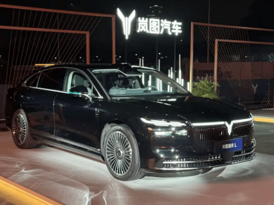 嵐圖追光L來襲，豪華配置加華為技術，新能源中大型轎車新選擇？