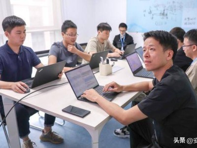 “90后”劉權(quán):勇闖AI無(wú)人區(qū) 引領(lǐng)國(guó)產(chǎn)大模型自主可控新征程