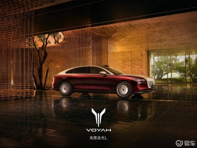 嵐圖追光L攜“技術平權”入場,與奔馳E級對決誰能稱霸豪華車市?