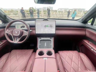 嵐圖泰山:以科技與豪華“爭(zhēng)峰” 引領(lǐng)中國(guó)汽車(chē)新高度