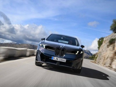 從馬拉加到FIZ：新世代寶馬iX3用純電科技重塑駕駛本真樂趣