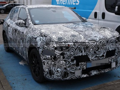 寶馬新世代iX1諜照首現(xiàn):全新設(shè)計(jì)亮相 五邊形大屏引領(lǐng)座艙新體驗(yàn)