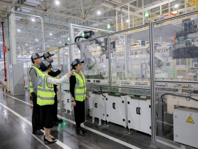 高知精英“叛逃”傳統(tǒng)豪車，嵐圖泰山憑何重塑中國(guó)豪華新標(biāo)桿？