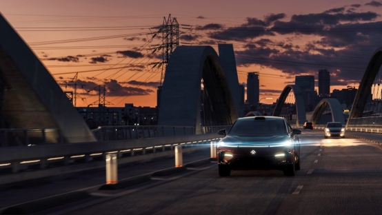 公路上有許多車

AI 生成的內容可能不正確。