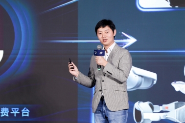 穿著西裝筆挺的男子與配字
AI 生成的內(nèi)容可能不正確。