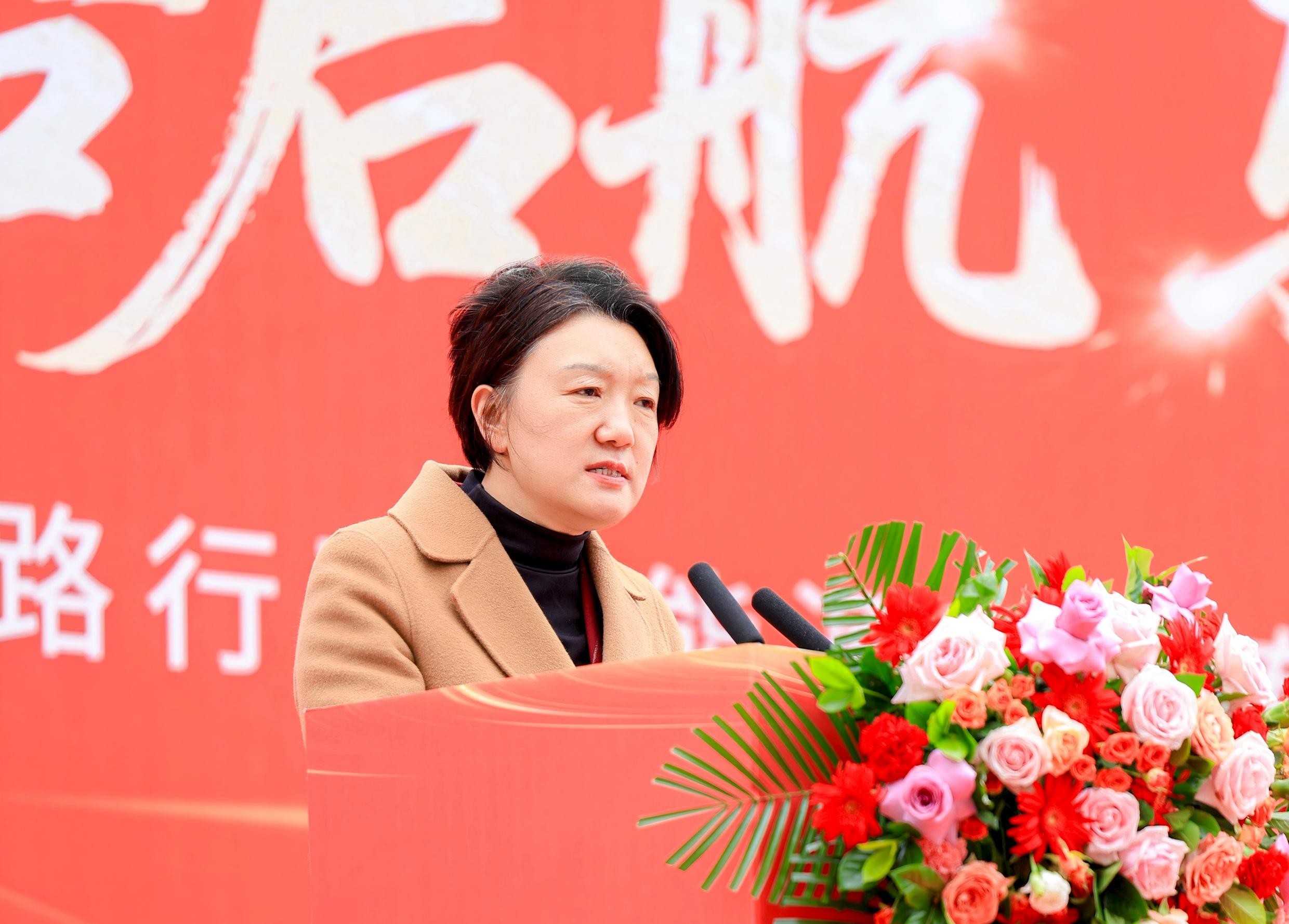 1761123325604169.jpg 岳青.jpg