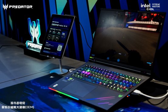 桌子上的電腦螢幕和鍵盤
AI 生成的內(nèi)容可能不正確。