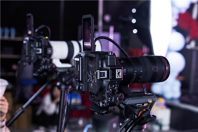 佳能“佳直播”攜手時拍傳媒，開啟明星感團播時代